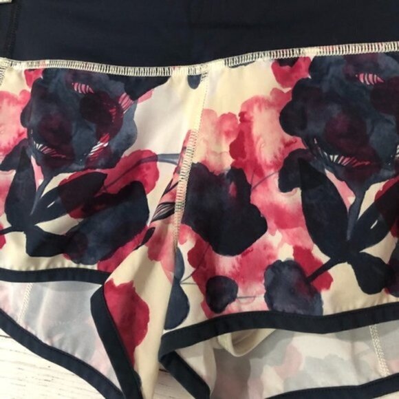 Lululemon Run Speed Short 2.5" Size 2 - Picture 4 of 6